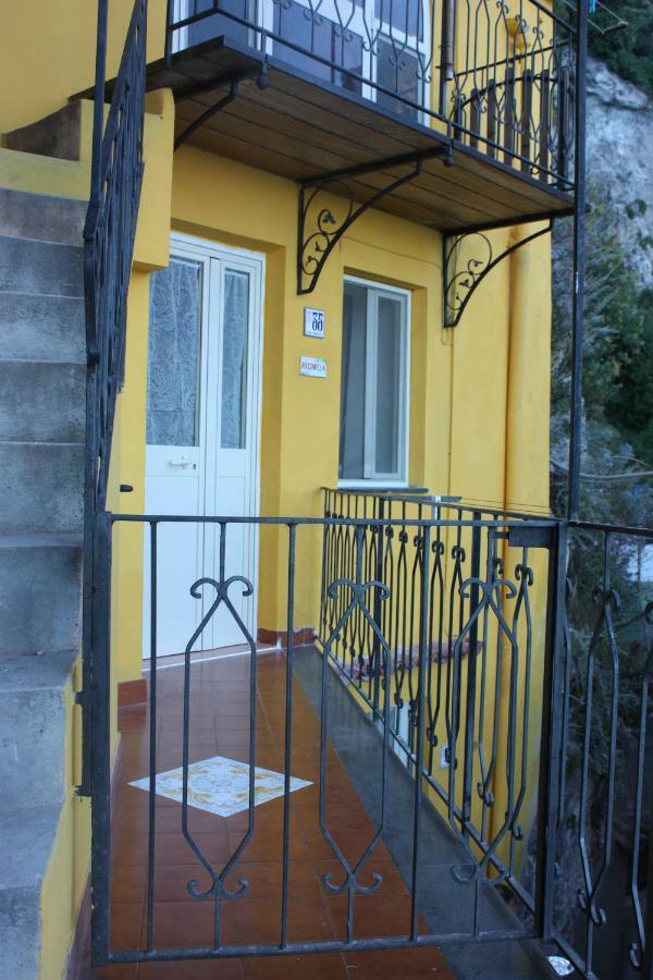 Casa Reginella - Borgo Marinaro Hotel กองกาเดมารีนี ภายนอก รูปภาพ